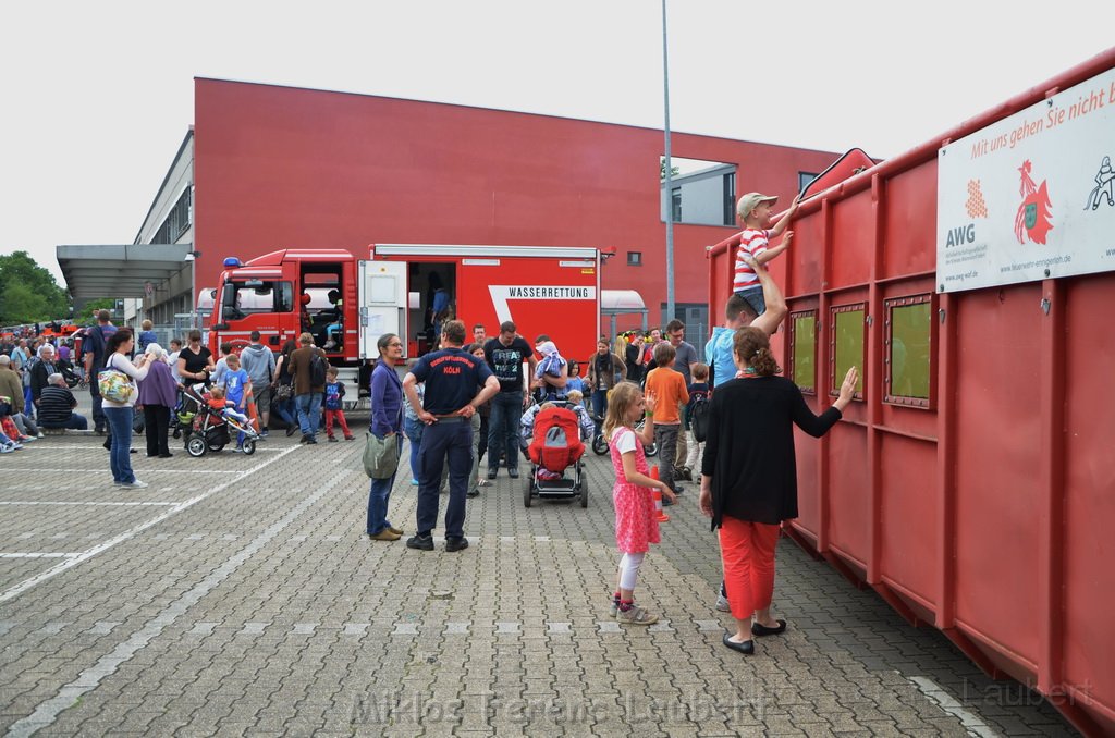 Tag der Offenen Tuer BF Koeln Weidenpesch Scheibenstr P752.JPG